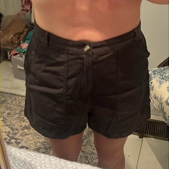 Dark grey shorts with large pockets - Picture 5 of 5